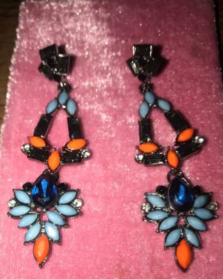 Beautiful Dangling Rhinestone Earrings