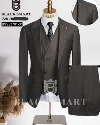 COMMAND THE MOMENT WITH THIS SOPHISTICATED SUIT FOR RENT